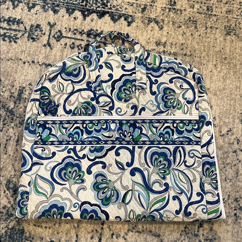VERA BRADLEY Mediterranean White  Garment Bag Blue Floral Travel Quilted Preppy
